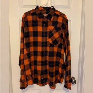 Men’s XL Under armour long sleeve shirt - rarely worn